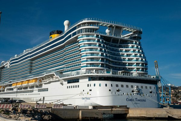 Quelles sont les techniques de survie pour un camping en région désertique durant la journée?